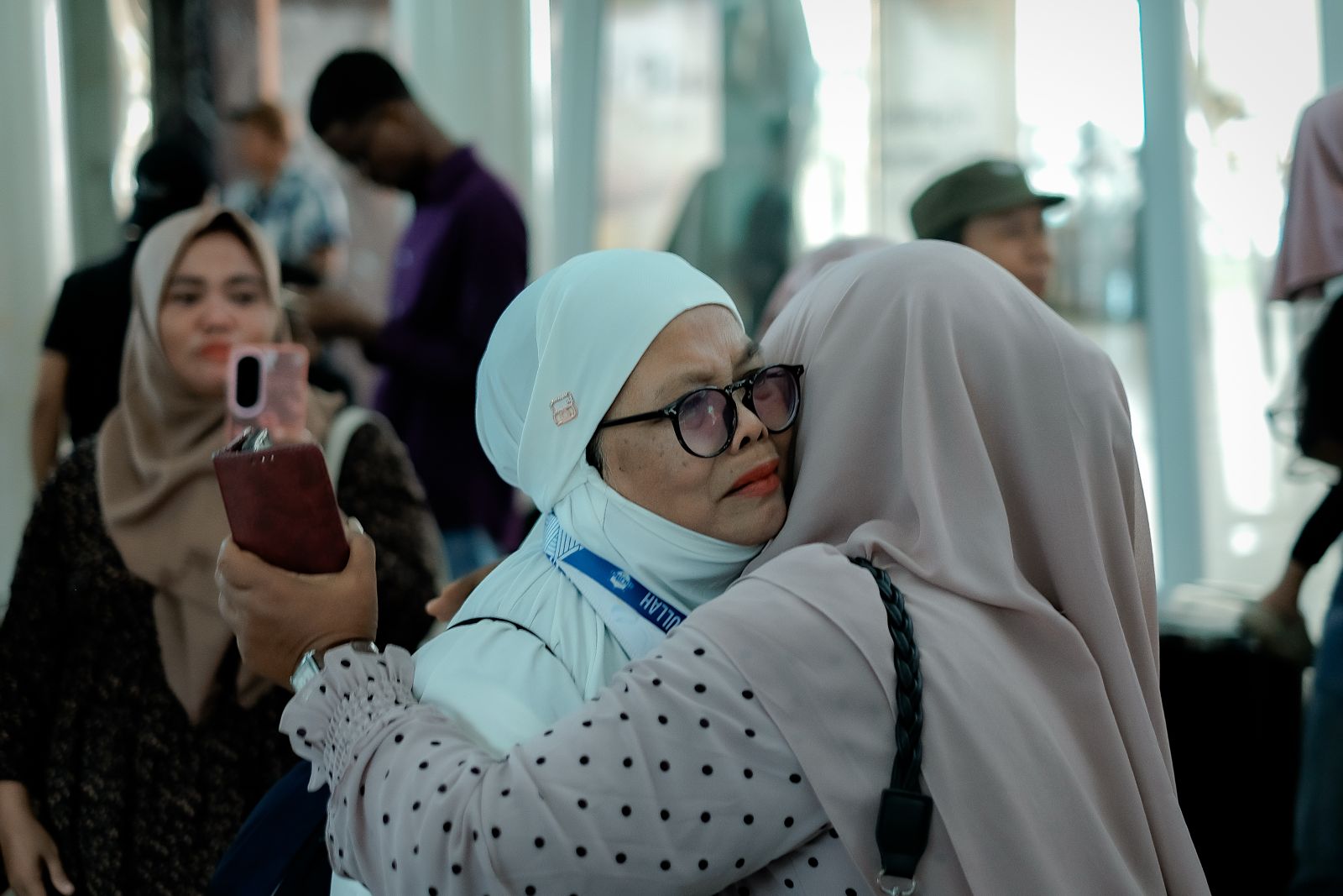 Tangis harus menyambut kepulangan keluarga